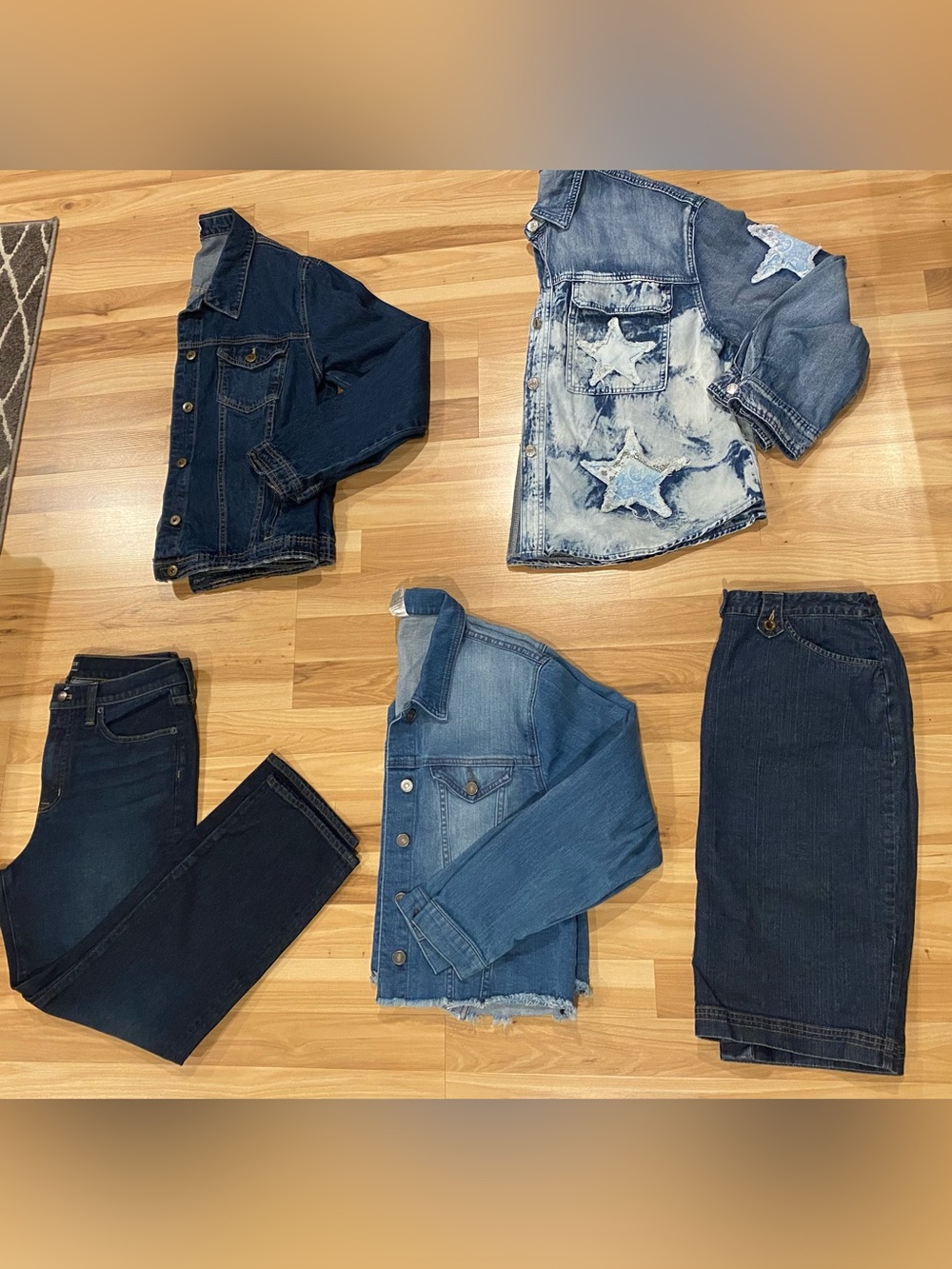 IT’s A Damn good time to buy DENIMMMM Multiple styles; Sz M-XL EUC